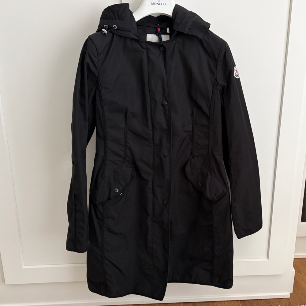 BNWT Moncler Black Lightweight Raincoat - Sz 00